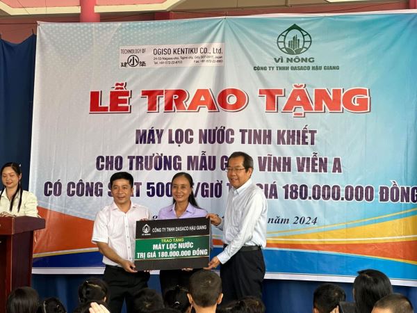 Hữu cơ Vì Nông tặng máy lọc nước cho trường mẫu giáo Vĩnh Viễn A