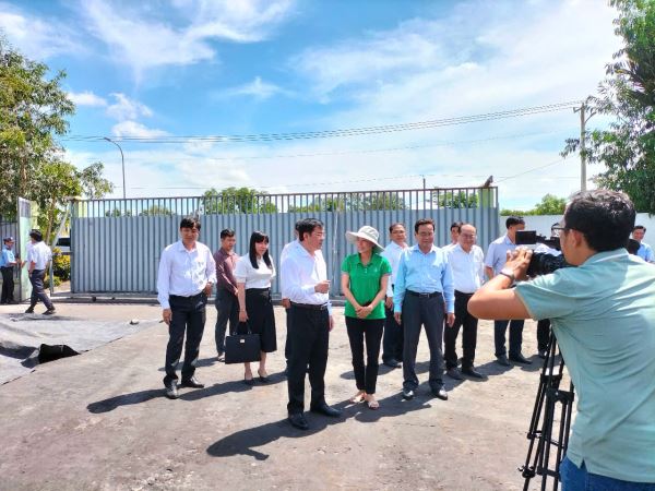 LÃNH ĐẠO TỈNH HẬU GIANG THĂM VÀ CHÚC TẾT NHÀ MÁY SẢN XUẤT HỮU CƠ VÌ NÔNG
